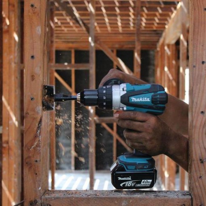 Makita XT263M 18V LXT Li-Ion Cordless 2-Piece Combo Kit (Hammer Drill/ Impact Driver) 4.0 Ah