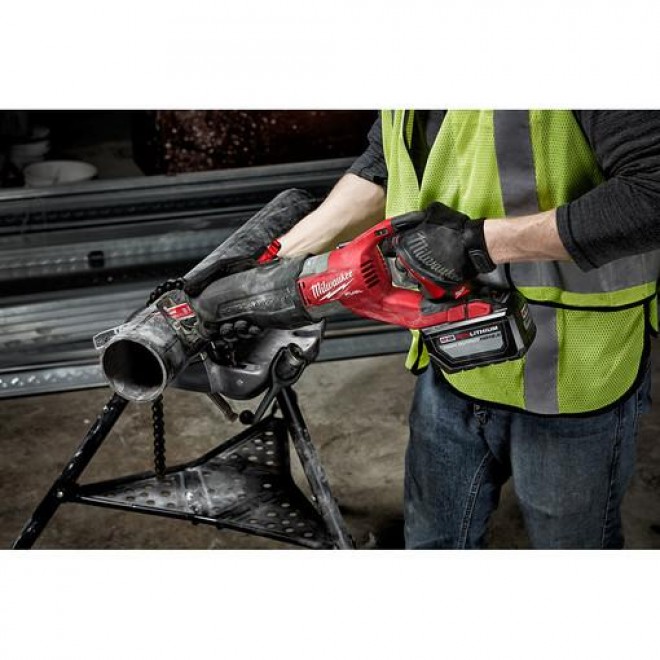 Milwaukee 2722-21HD M18 FUEL Super Sawzall Kit